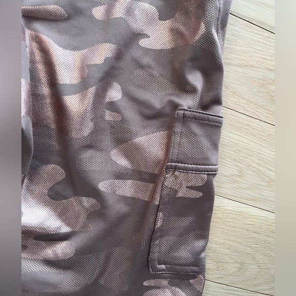 Camo Print rose gold and brown Women's workout kit bra and leggings size small - Picture 8 of 10